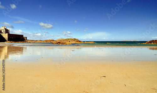 Plage de Saint Malo en Bretagne à marée basse