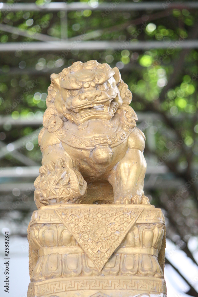 lion statue