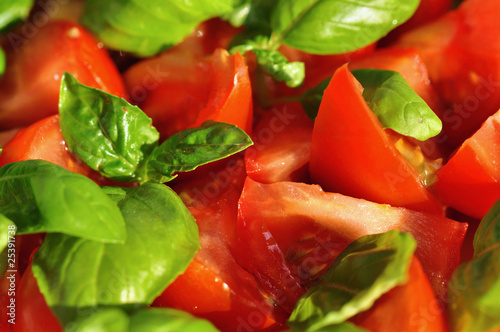 Tomate-Basilikum Salat