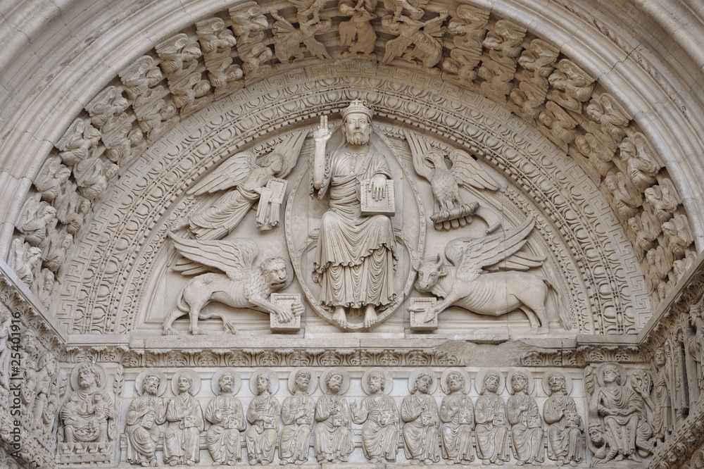 statue de saint trophime 1