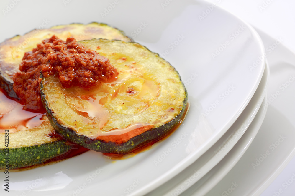 Fried slices of courgette with sauce