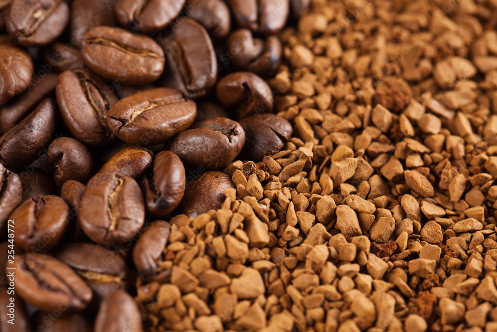 Naklejka premium instant coffee powder and coffee beans