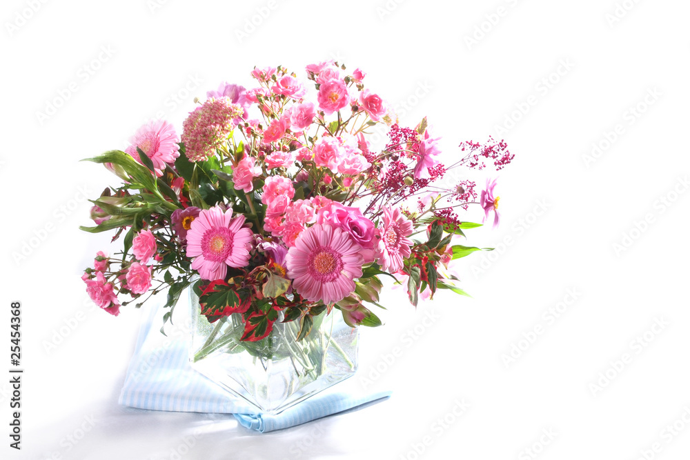 Obraz premium Rosa Blumenstrauß in Glasvase