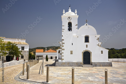 Iglesia en Querença. Portugal