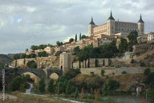 Puente de Alcantara y Alcazar, Toledo