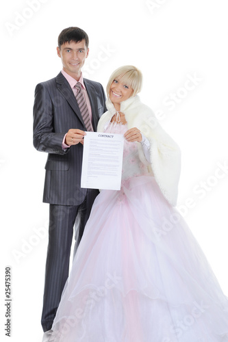 newlyweds kept a contract