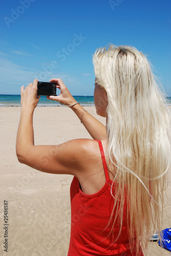 Femme prenant des photos