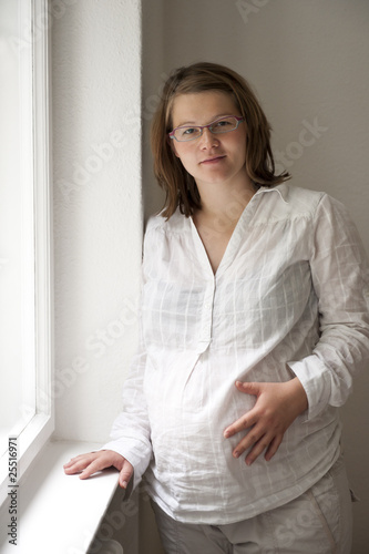 Schwangere junge Frau