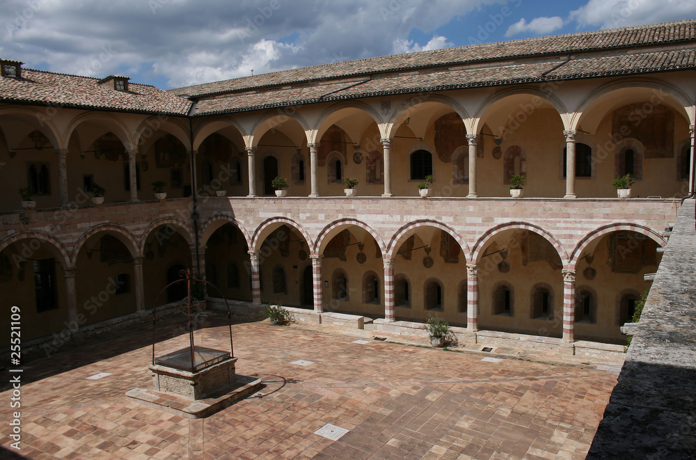 Assisi, chiostro basilica superiore