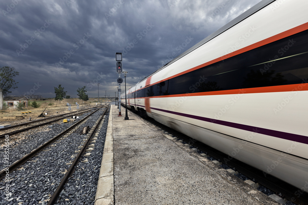 Naklejka premium Tren a velocidad