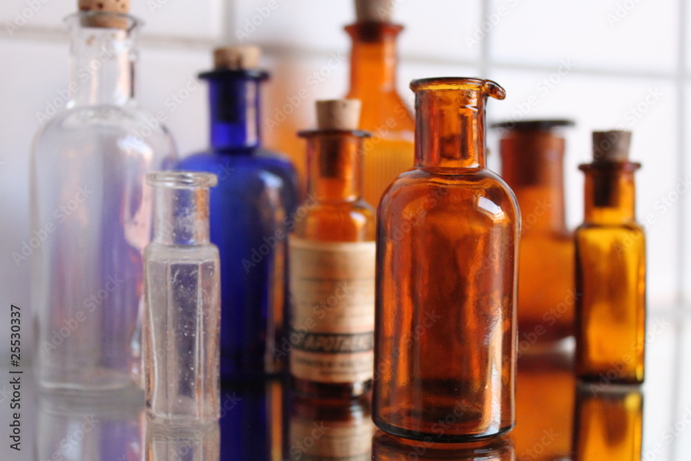 Antike Apothekenflaschen Antike Apothekenflaschen