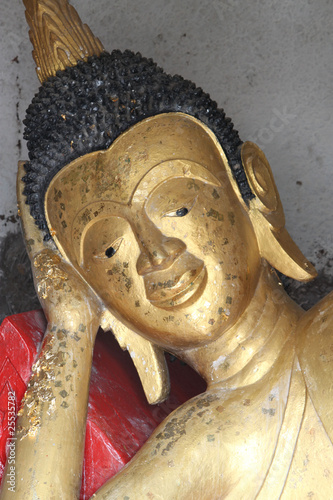 reclining buddha, Wat Burapaphiram, Roi-et
