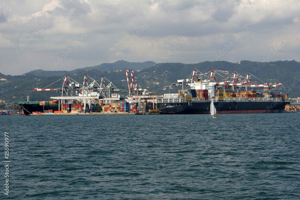 Porto Commerciale e Container