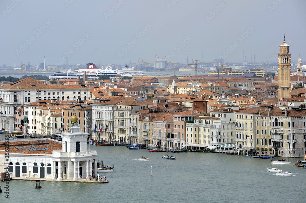 Fototapeta premium pointe de la douane aérien
