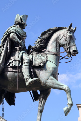 Statue Friedrich der Große in Berlin © stedah