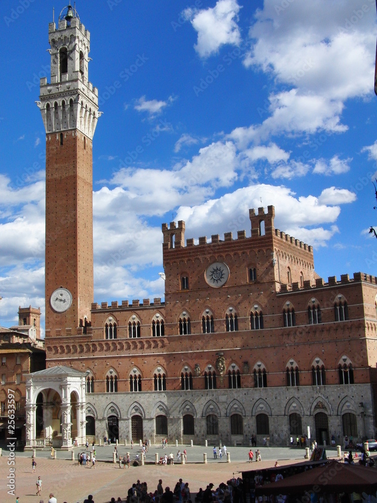 Palazzo Pubblico am der  Piazza del Campo in Siena