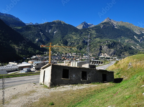 maison penché, à modane, en france