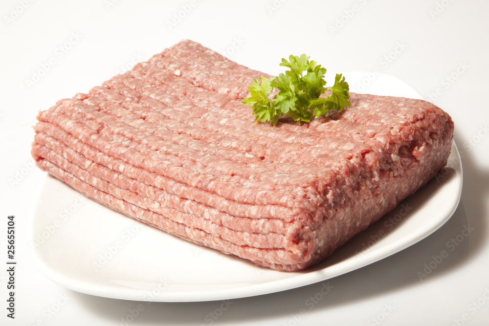 GEMISCHTES HACKFLEISCH MIT PETERSILIE GEMISCHTES HACKFLEISCH MIT PETERSILIE