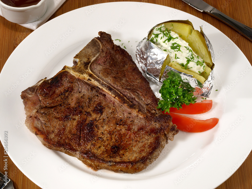 T-Bone Steak mit Ofenkartoffel T-Bone Steak mit Ofenkartoffel
