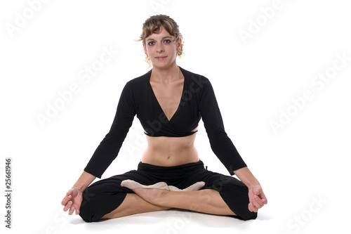 femme zen en exercice de yoga