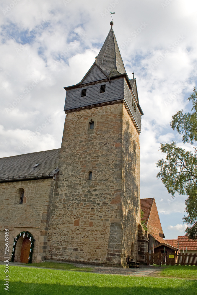 Typische Romanische Kirche (12. Jh.) Mühlhausen (Hessen)