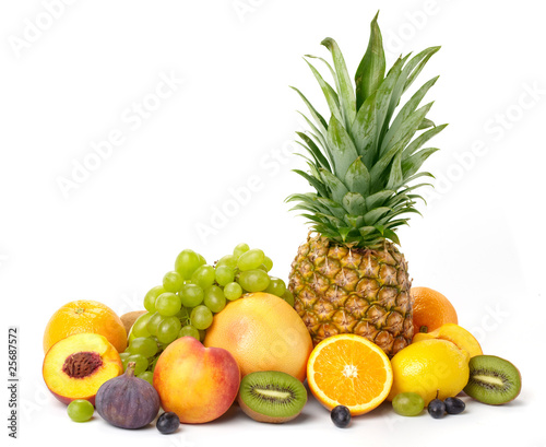 Fototapeta Naklejka Na Ścianę i Meble -  Fruit on a white background