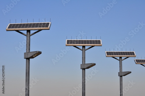 太陽光発電を利用した街灯