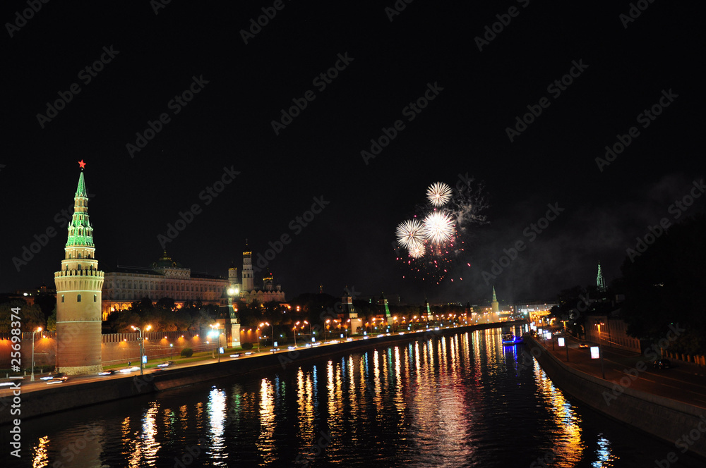 Obraz premium Fireworks in Moscow Kremlin. Russia.