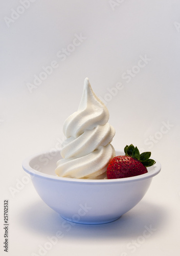 Frozen Yogurt with Strawberry