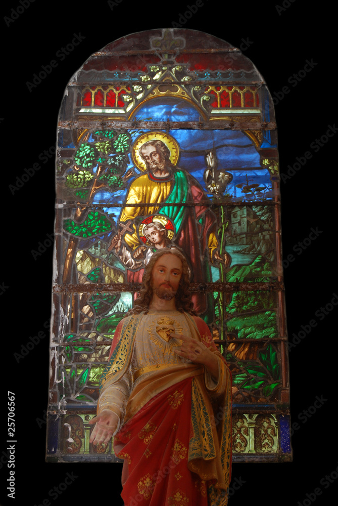 Religion - Statue de Jésus devant vitrail de Jésus