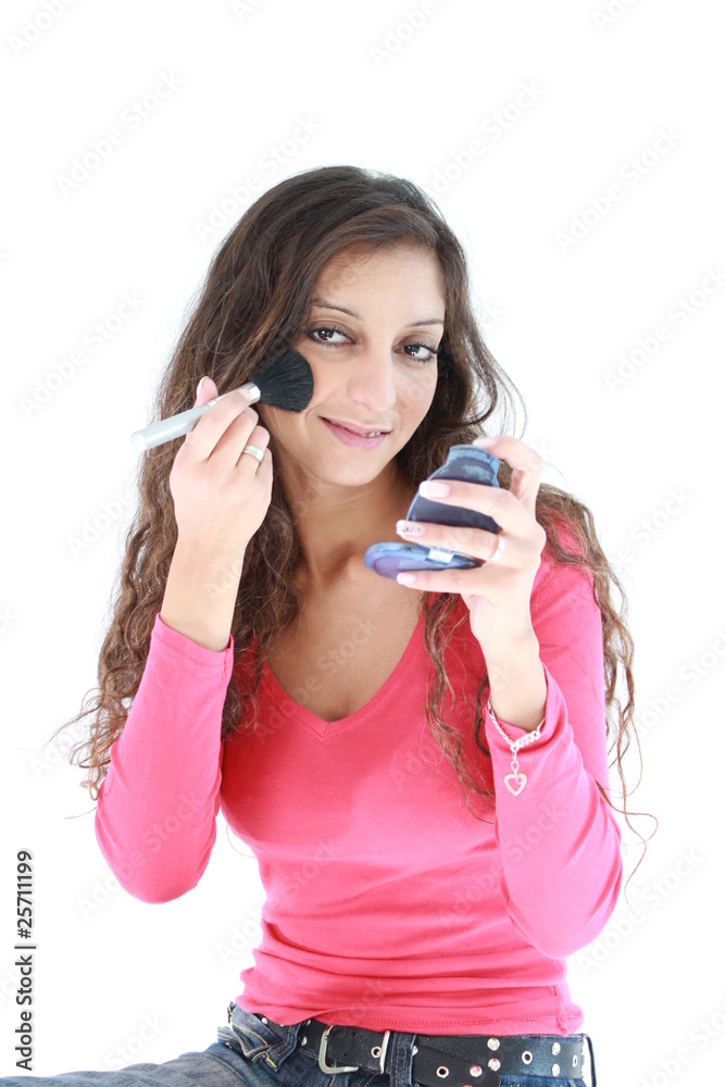 Orientalische Schönheit schminkt sich ihr Gesicht