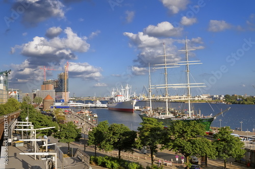 Obraz na płótnie Hamburger Hafen und Museumsschiffe w salonie