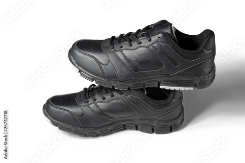 black sports shoes