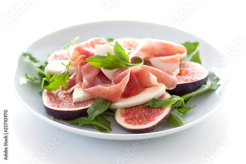 rocket salad with figs, mozzarella and dry cured ham
