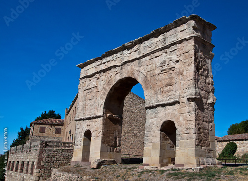 Arco romano de medinaceli (Soria) photo