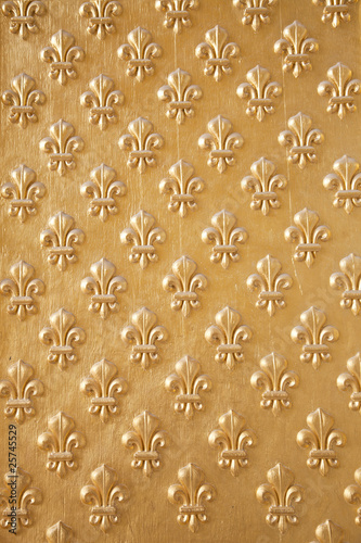 Goldened fleur de lys seamless pattern