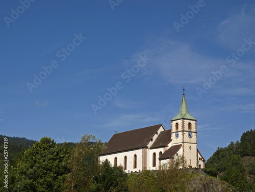 EGLISE SUR UN PITON ROCHEUX