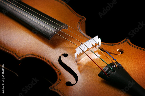 Violin close up with a razor blade at the place of the bridge