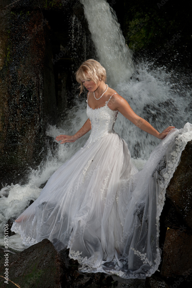 Fototapeta premium Young Bride On A River
