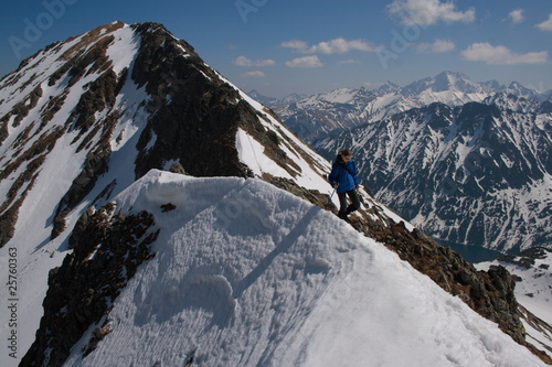 Obraz na płótnie Tourist on the ridge in the Tatra Mountains, Poland w salonie