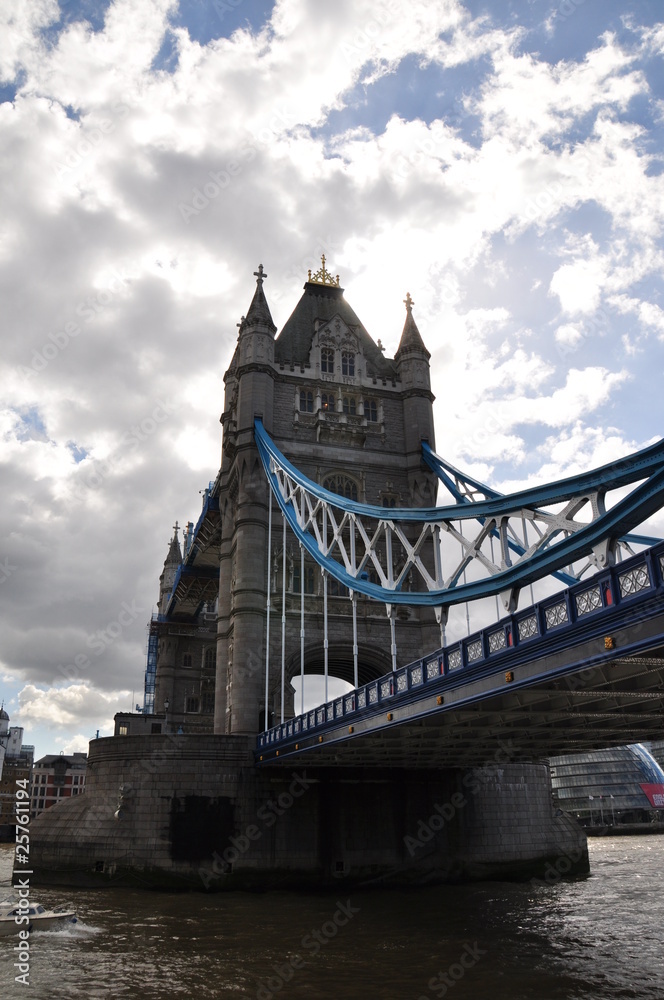 Fototapeta premium Tower Bridge - London Aug. 2010