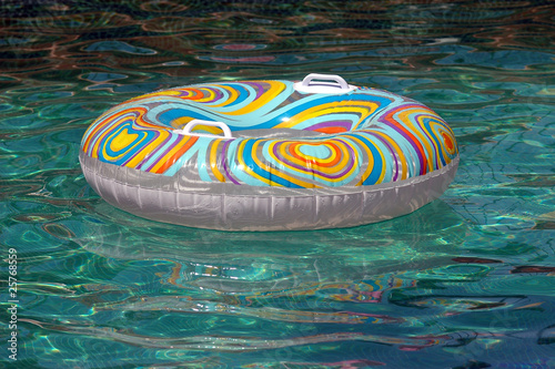 Flotador en una piscina photo