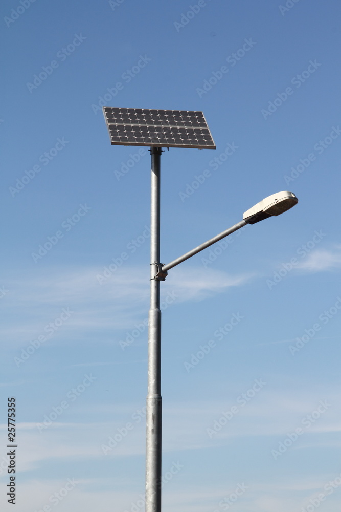 pannello fotovoltaico applicato all'illuminazine stradale pannello fotovoltaico applicato all'illuminazine stradale
