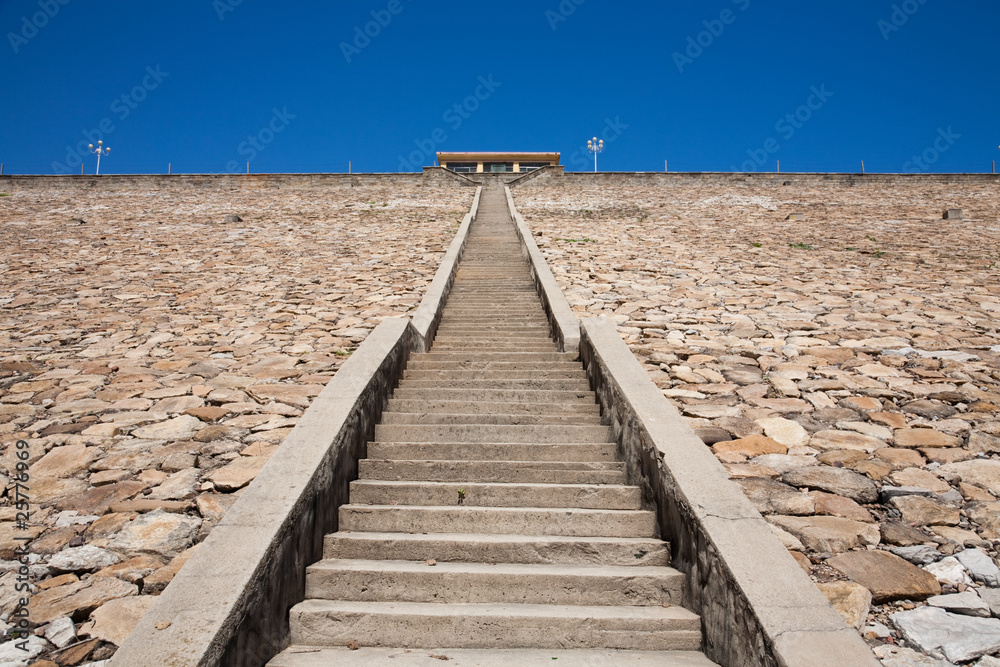 Obraz premium Stairsteps to the top of dam