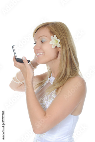 Bride dye eyelashes.