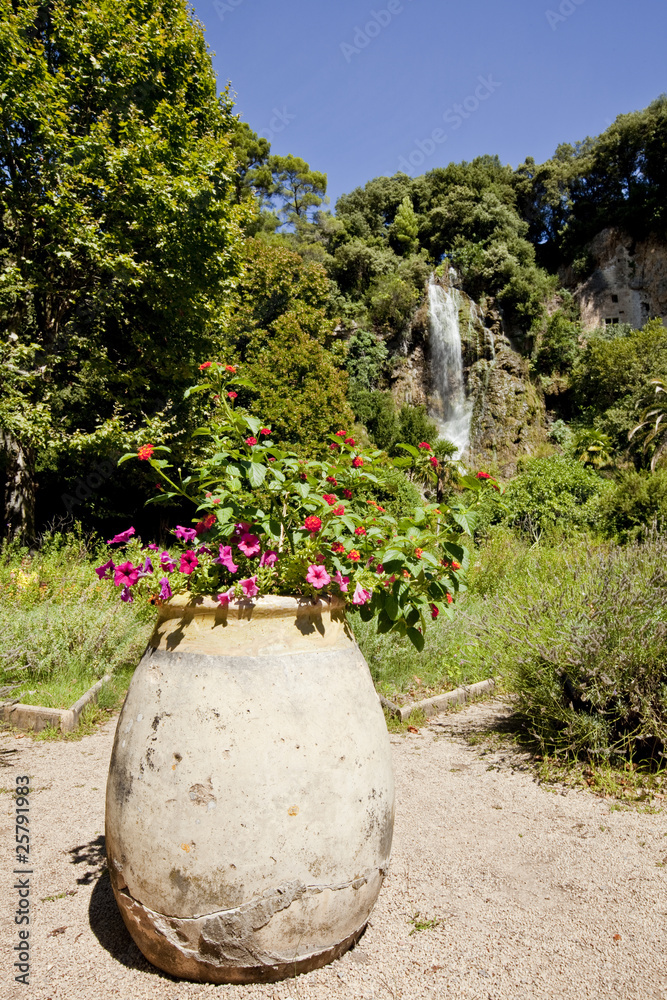 Jardin de Villecroze et sa cascade