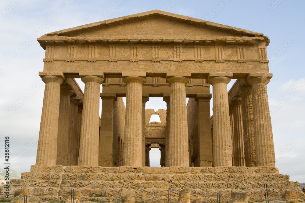 Fototapeta premium Ruins of Concord temple in Agrigento.