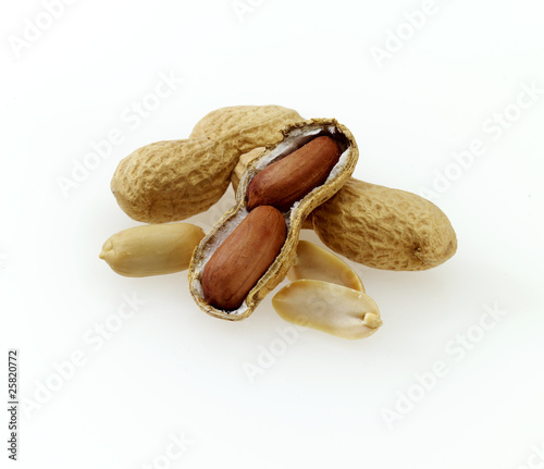 3 erdnüsse