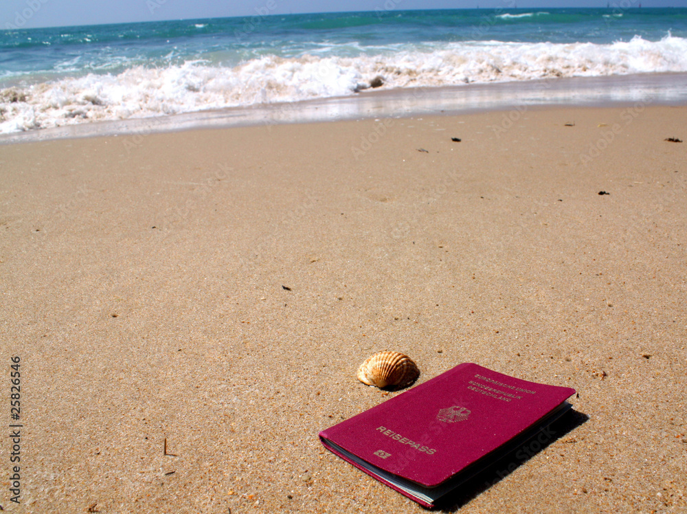 Naklejka premium Reisepass am Strand