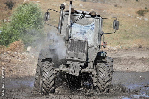 Tractor mud racing photo